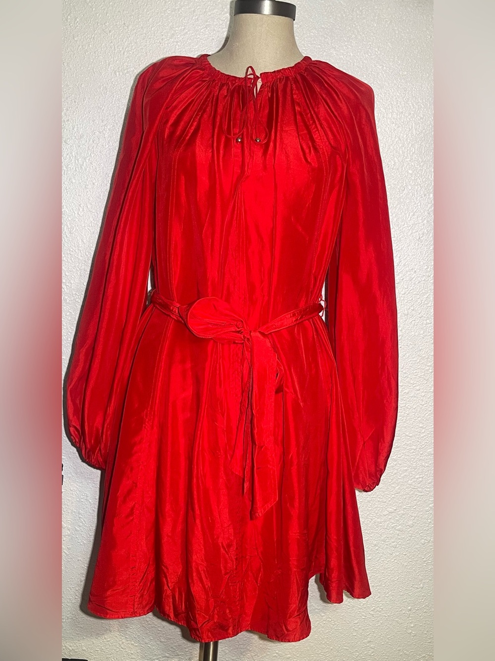 Banana Republic women’s red silk Long Sleeve Tie-Waist Dress size small